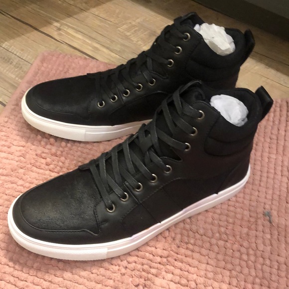 Sneakers - Picture 2 of 3